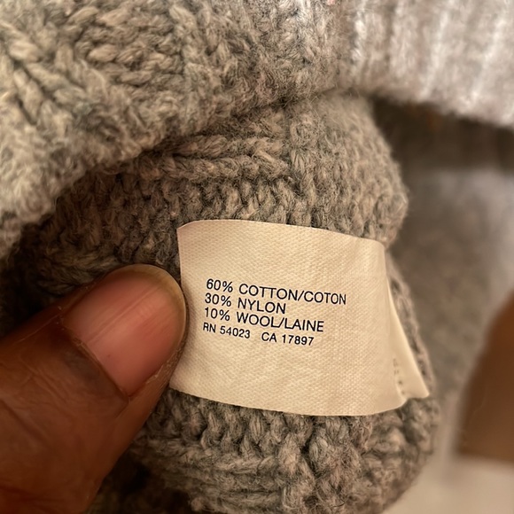 GAP Sweater with Buttons - Picture 5 of 5